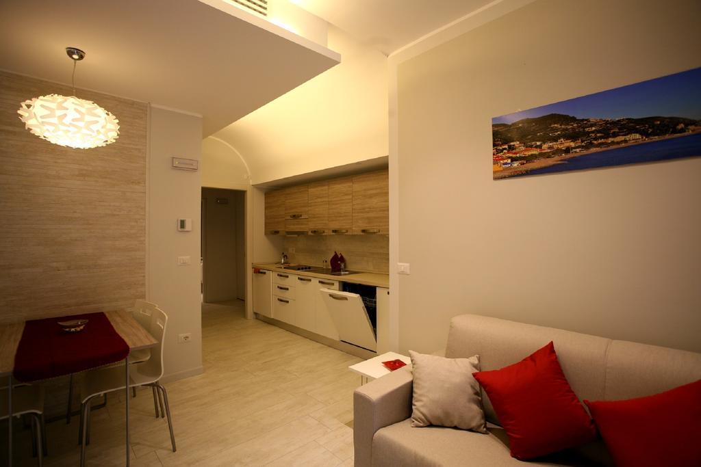 Nina Casa Vacanze فينالي ليغوري الغرفة الصورة